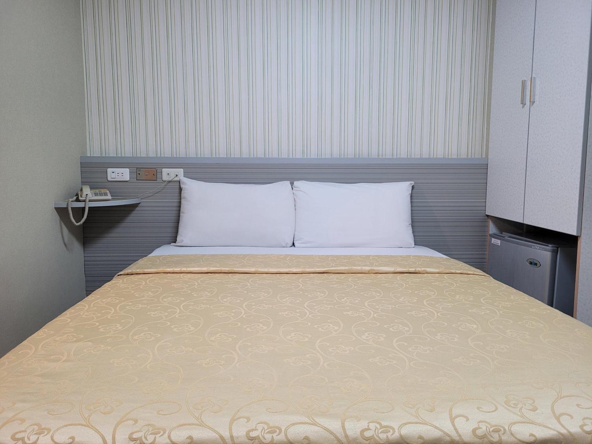 Hotel South Sea Гаосюн Экстерьер фото